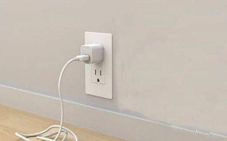 مخاطر ترك شاحن الهاتف موصولًا بالمقبس.. تداعيات غير مرئية