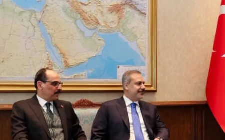 بعد سقوط بشار الأسد.. أول وفد رسمي رفيع المستوى يصل دمشق للقاء الجولاني والبشير