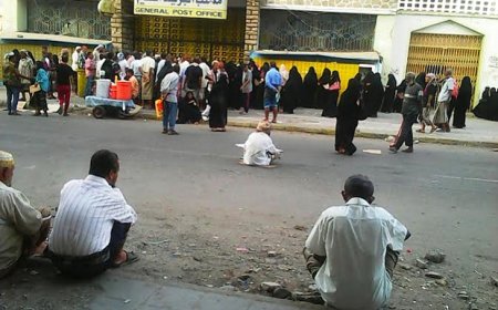 مسؤول حكومي يكشف أسباب تأخر صرف مرتبات الموظفين
