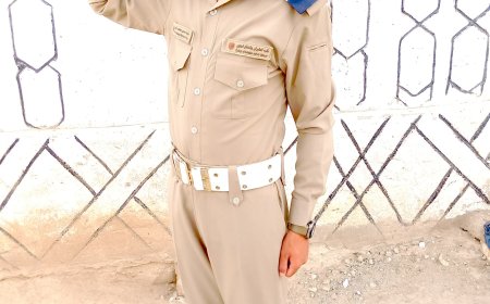 قيادة اللواء 32 مشاة بالضالع تهنئ أحد منتسبيها لتفوقه ضمن قائمة العشرة الأوائل بكلية الطيران والدفاع الجوي