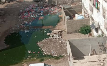 ساكنو المدينة البيضاء بخورمكسر يشكون طفح مياه الصرف الصحي أمام منازلهم