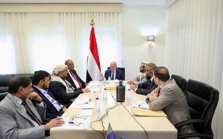 مجلس القيادة يواصل مناقشة مستجدات الاوضاع الوطنية ويعقد اجتماعا برئيس الوزراء والمعنيين بالشأن الاقتصادي