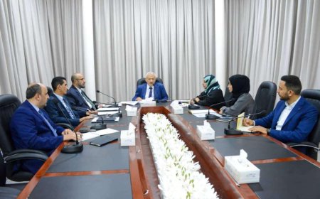 الفريق القانوني المساند لمجلس القيادة يعقد اجتماعه الأول في عدن
