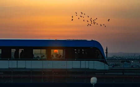 لحظة ساحرة.. المصور الجرادي يُبهر العالم بصورة احترافية لمترو الرياض عند الغروب