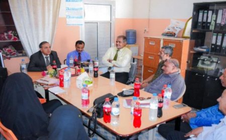 بحضور رئيس الجامعة،،  قسم التاريخ بكلية التربية عدن يعقد اجتماعه الدوري
