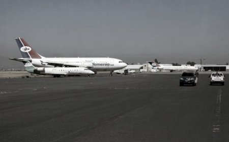 مصادر: طائرتان مدنيتان من طراز B734 هبطتا بمطار صنعاء ثم غادرتا