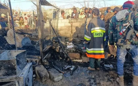 حريق وانفجاريودي بحياة طفلة وإصابة أبيها وأختها في مخيم للنازحين بمارب