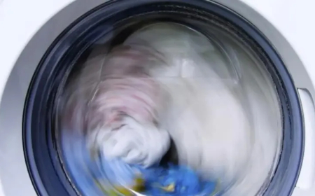 الأب والأم سمعا صراخه.. خادمة في الكويت تضع طفلًا رضيعًا في الغسالة (تفاصيل الجريمة البشعة)!