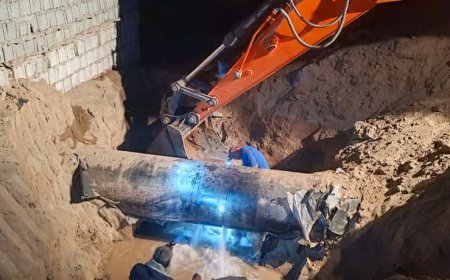 نائب مدير المياه يشرف على أعمال الصيانة في خطوط المياه بحقل المناصرة