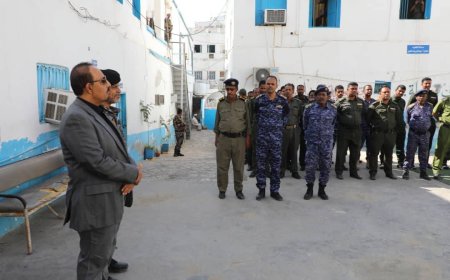 محافظ حضرموت يتفقد مديرية أمن المكلا ويطلع على الأنظمة الإلكترونية المضافة حديثًا 