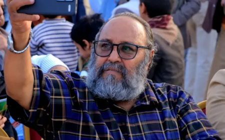 كشف حقيقة الأمر وموقع (الأول) أكد بالصور.. . بالفيديو الفنان يحيى إبراهيم يحسم الجدل بشأن المشهد المثير مع مسن