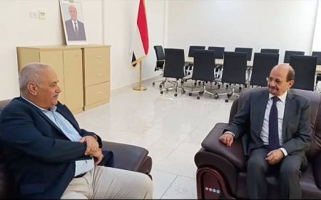 مدير عام الصحة بعدن :  يبحث مع وزير الخارجية أوجه التعاون المشترك
