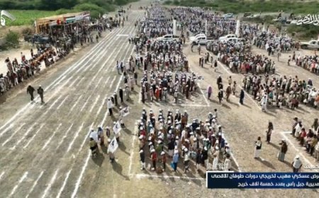 عرض عسكري حوثي هو الأول من نوعه في هذه المحافظة