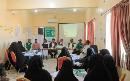 امين محلي المهرة يطلع على سير مشروع تنمية القدرات المحلية لطلاب محو الأمية وذوي الاعاقة