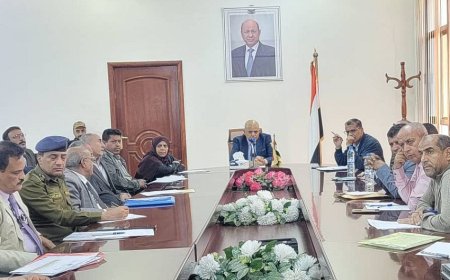 محافظ تعز يناقش تقارير الأداء للمكاتب التنفيذية بالمحافظة