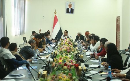 تنفيذي مأرب يناقش تقارير الأداء لعدد من المكاتب في المحافظة