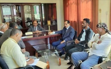 محافظ الضالع يناقش خطة تطوير الاستثمار مع مدراء المكاتب التنفيذية