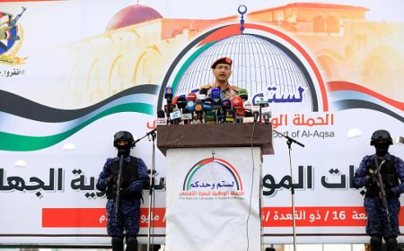 جماعة الحوثي تعلن عن استهدافها حاملة طائرات أميركية و3 أهداف في يافا وعسقلان