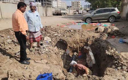 بعد إصلاح الأنبوبين عقب تعرضهما لأكسار..إعادة ضخ المياة لمنطقة السنافر وبعض أحياء الكثيري بمديرية المنصورة