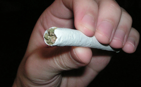 ضبط متهم بحوزته مواد مخدرة بحضرموت وأخر بحوزته قنبلة في عدن