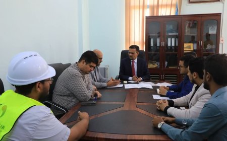 أمين عام محلي حضرموت يشهد توقيع محضر استلام مشروع تزويد مركز الإنزال السمكي بالمشروع الرابع بمنظومة الطاقة الشمسية