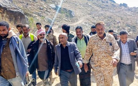 الضالع.. مدير عام الحصين يتفقد سير الأعمال الجارية في شق طريق الشهيد القائد زياد ابو طارق