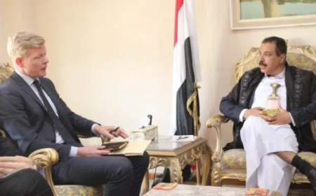 بعد لقائه بالمبعوث الأممي.. وزير حوثي يكشف استعداد جماعته لتوقيع على خارطة طريق مع السعودية