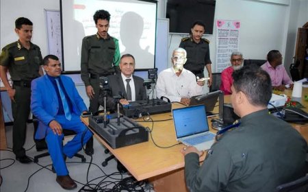 جامعة عدن : تدشن صرف البطائق الإلكترونية الذكية