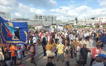 ساحة العروض تشهد تظاهرة حاشدة للتنديد بتردي الأوضاع المعيشية