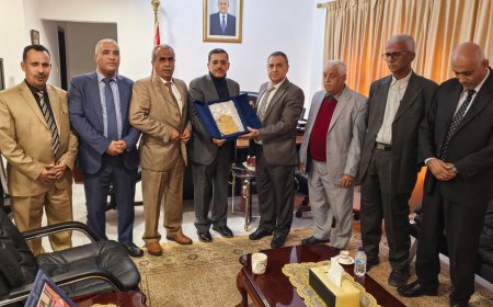 وفد جامعة عدن يزور السفارة اليمنية لدى الكويت 
