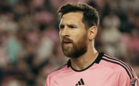 ميسي يعود إلى برشلونة من جديد ..