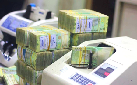 لم تصرف رواتب مناطقها!!.. جماعة الحوثي تلتزم بصرف مرتبات المناطق المحررة وهذا شرطها!