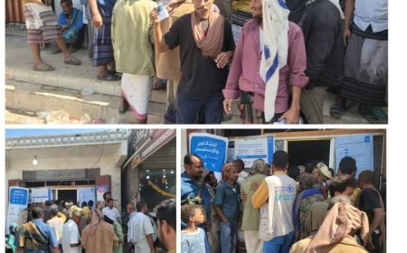 مدير مكتب مأمور الملاح.. يتفقد سير عمل صرف المساعدات النقدية في المديرية
