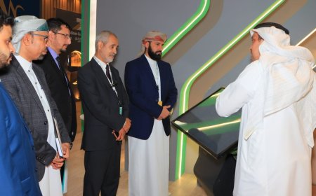 الدكتور مختار الرباش يواصل زيارته لمعرض الحج: إشادات واسعة ببعثة الحج اليمنية واطلاع على تاريخ وتقنيات الحرمين الشريفين