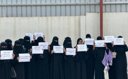 وقفة احتجاجية تطالب بالقبض على قاتل المعلمة نسرين أديب في العاصمة عدن