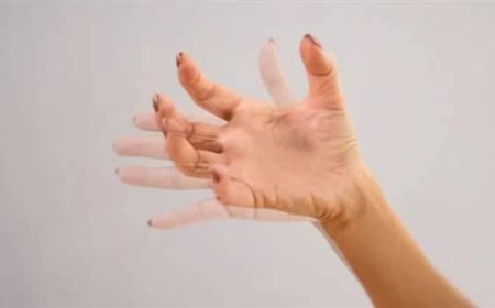 طبيب يكشف سبب ارتعاش اليدين والرجلين أثناء الشجار والنقاش