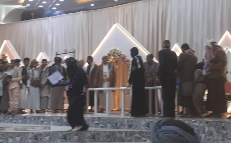 تكريم أوائل طلاب مدارس النازحين بحافظة مأرب.