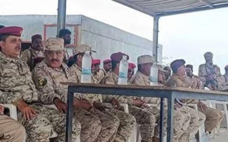 اللواء فضل حسن.. يعزي العميد محمد محسن علي بوفاة والده