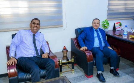 رئيس جامعة عدن يتفقد سير العمل بكلية اللغات والترجمة 