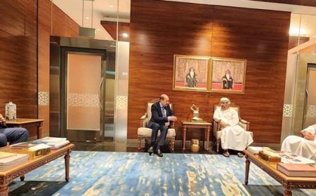 منفذ الحوثيين الدولي الوحيد.. وفد يمني رفيع يصل عمان 