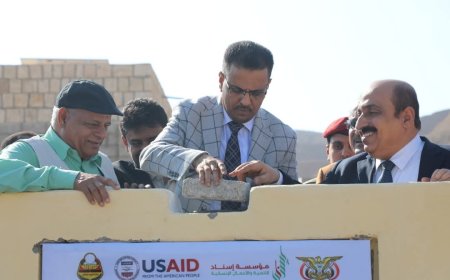 الأمين العام لمحلي حضرموت يضع حجر الأساس لبناء فصول دراسية بمنطقة جزول ويطلع على مشروع "الوصول إلى التعليم بالريف"