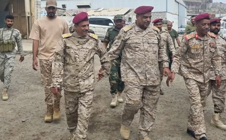 بارجاش.. يزور القاعدة الإدارية والعمليات المشتركة في عدن