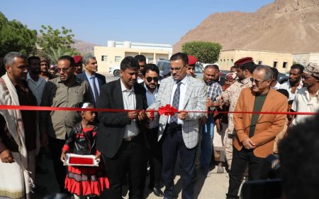 اجرى خلاله اتصالا مرئيا بالمحافظ ابن ماضي من عاصمة المديرية منطقة الجول،، الأمين العام لمحلي حضرموت يدشن خدمة يمن فور جي للهاتف اللاسلكي والإنترنت في مديرية حجر