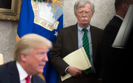 قرار صادم.. ترامب يسحب الحماية من مستشار الأمن القومي لمساهمته في اجتياح العراق