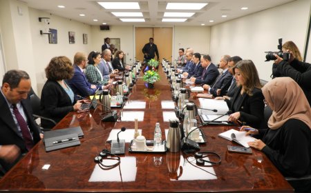 رئيس الوزراء يدعو إلى صياغة برنامج خاص لليمن مع صندوق النقد الدولي