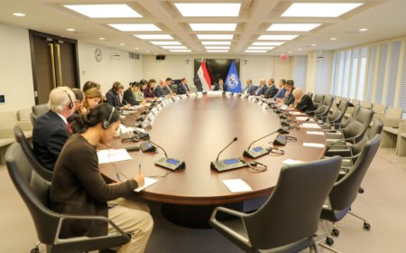 رئيس الوزراء يرأس اجتماعاً بمقر صندوق النقد الدولي لعدد من المدراء التنفيذيين