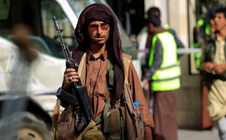 مليشيات الحوثي..تقتحم  معرض للسيارات في إب ويختطفون حارس المعرض بعد نهب سيارة ورأس شاحنة