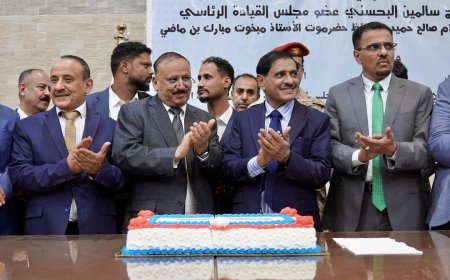 البحسني وحُميد يدشنان استئناف الرحلات الجوية بين مطاري الريان والقاهرة