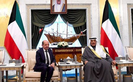 ولي عهد دولة الكويت يستقبل وزير الخارجية