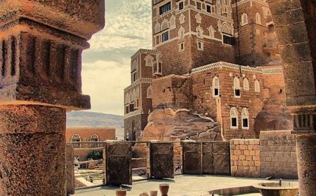 ملاحقة أهالي "حنكة آل مسعود" تمتد إلى صنعاء.. مداهمة منزل واختطاف شاب من أحد الأسواق